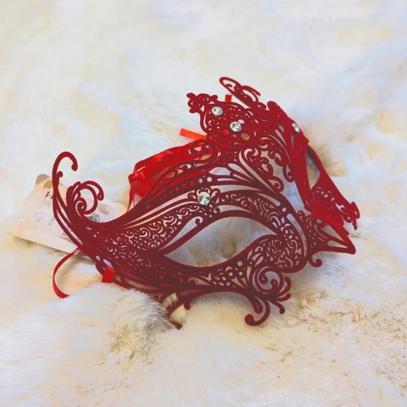 Masquerade Mask - Picture 3 of 6
